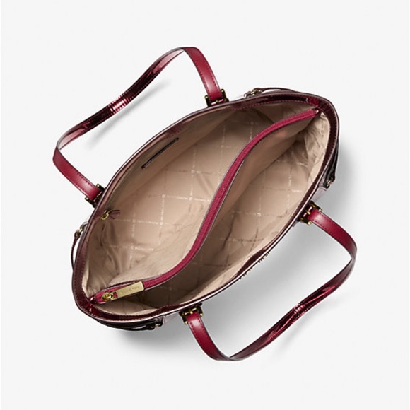 MICHAEL KORS Voyager Lg Metallic Logo Debossed EW Shoulder Tote Bag
Cherry
NWT - Picture 2 of 16